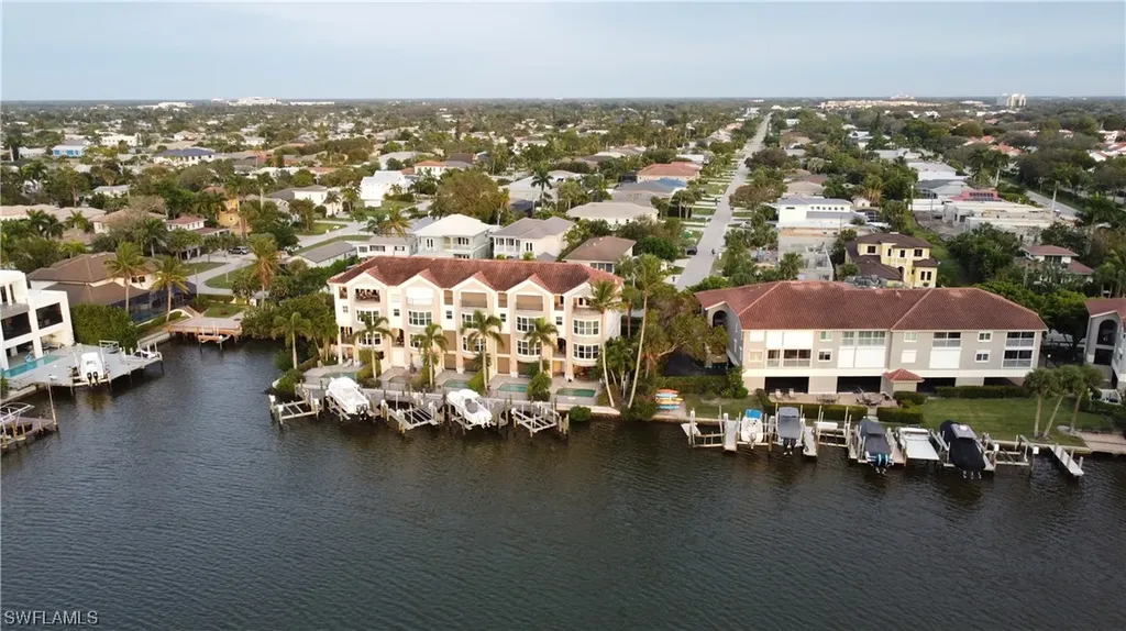9207 Vanderbilt Drive Naples FL 34108