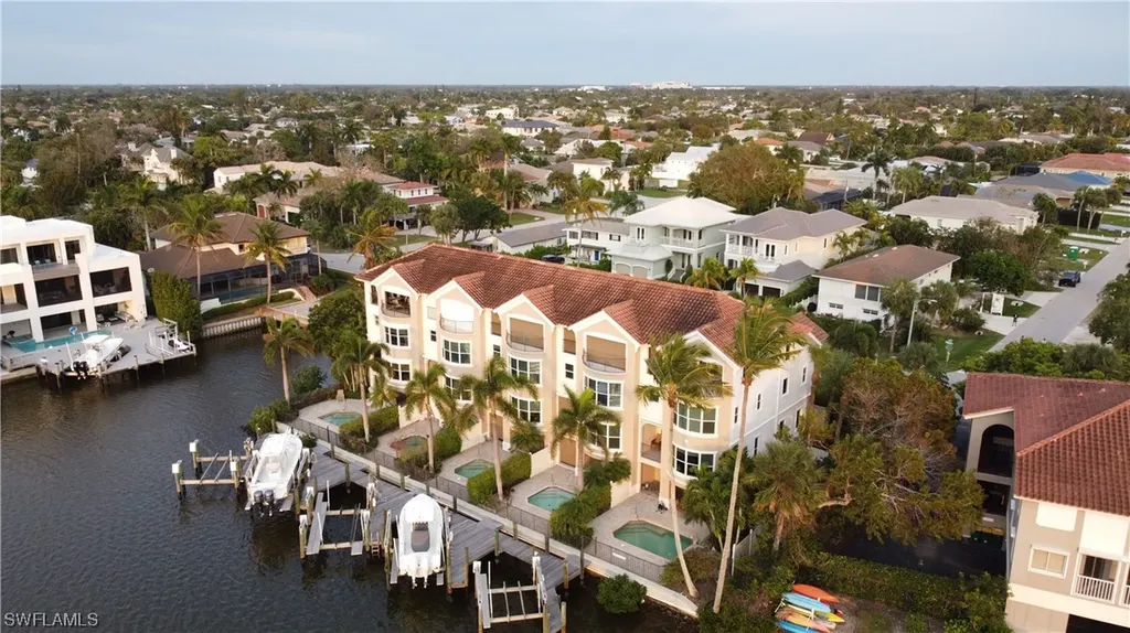 9207 Vanderbilt Drive Naples FL 34108