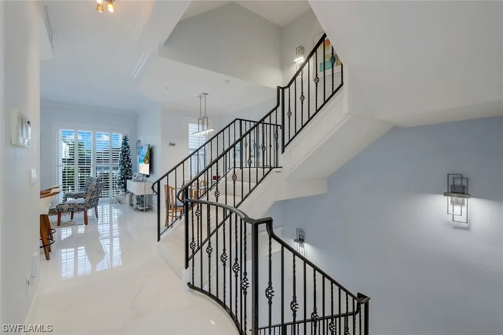 9207 Vanderbilt Drive Naples FL 34108