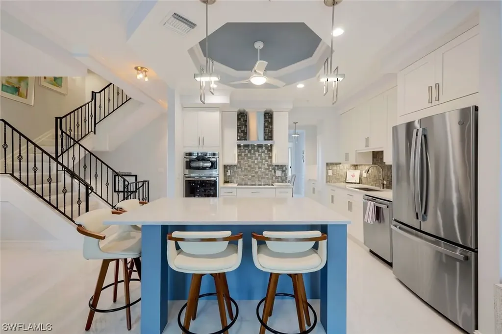 9207 Vanderbilt Drive Naples FL 34108