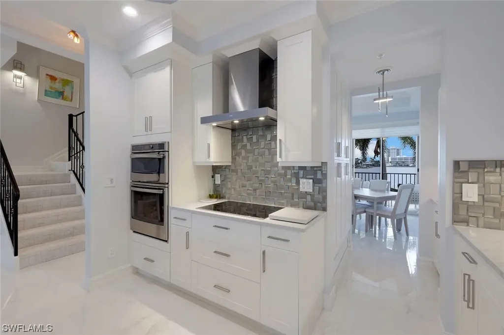 9207 Vanderbilt Drive Naples FL 34108