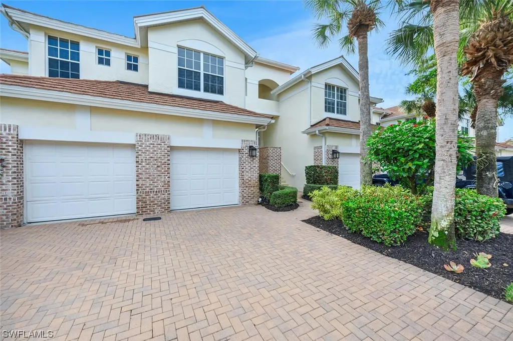 Bonita Springs FL, 25061 Cypress Hollow Court, Unit 201