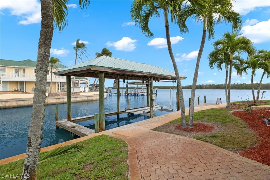 489 Madison Court Fort Myers Beach FL 33931