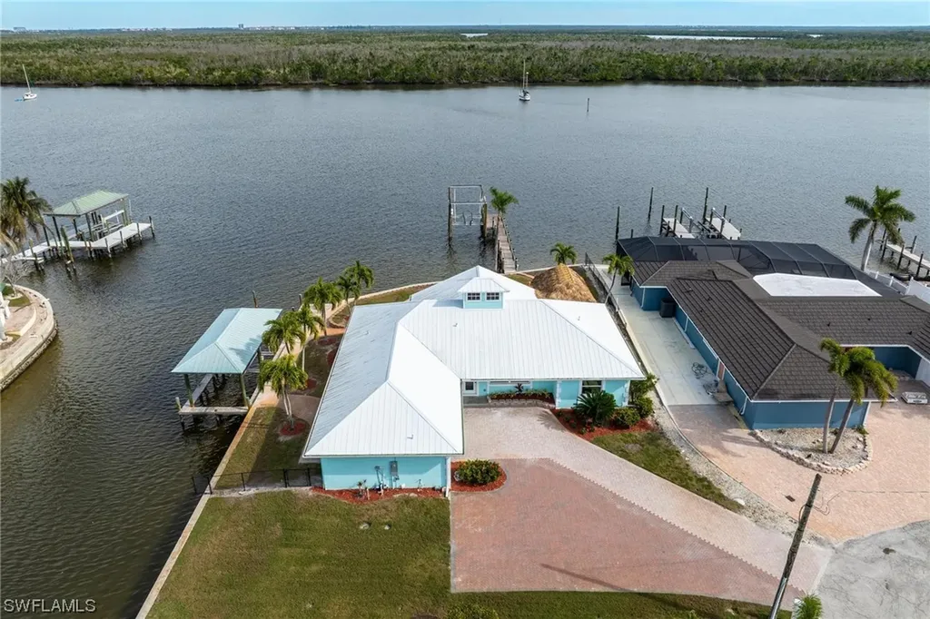 489 Madison Court Fort Myers Beach FL 33931