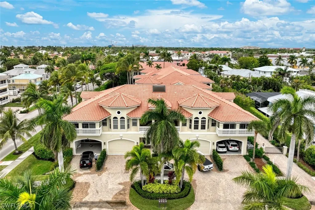 319 7th Avenue S Naples FL 34102