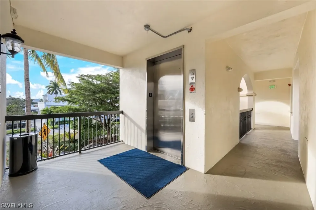 221 9th Street S Naples FL 34102
