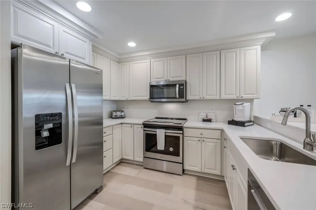 221 9th Street S Naples FL 34102