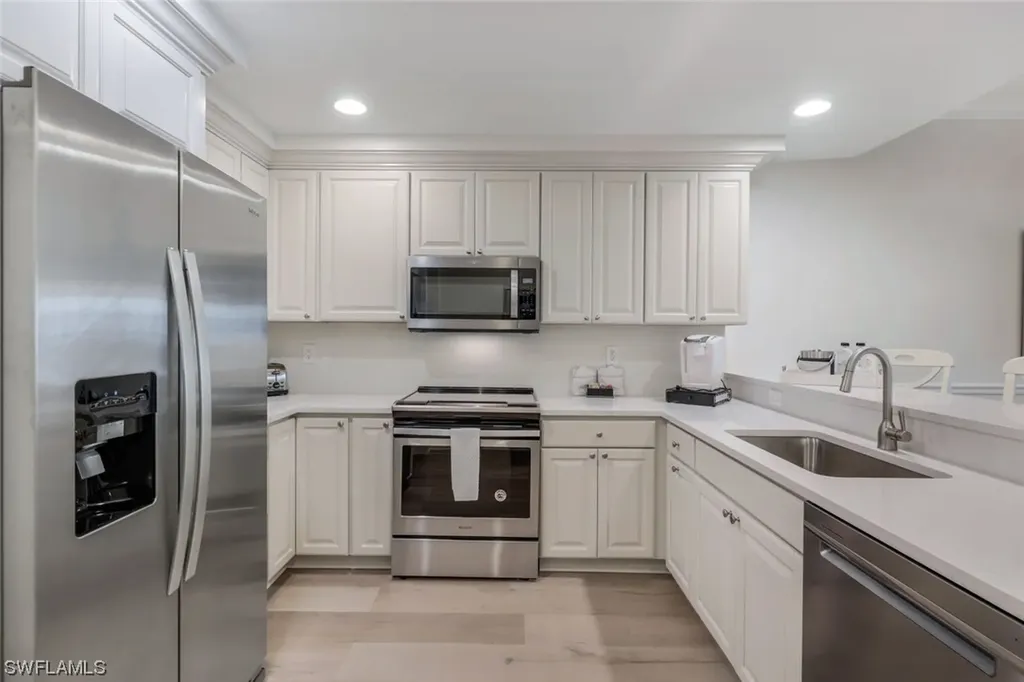221 9th Street S Naples FL 34102