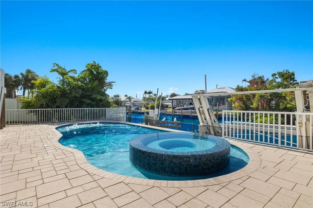 2437 Sapodilla Lane St. James City FL 33956