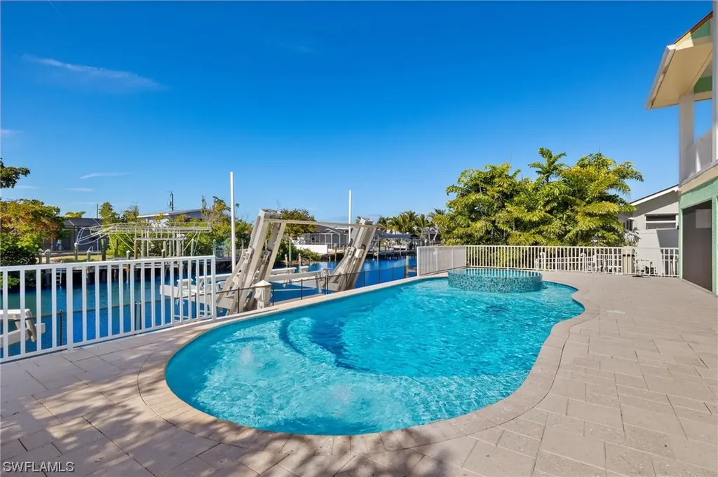 2437 Sapodilla Lane St. James City FL 33956