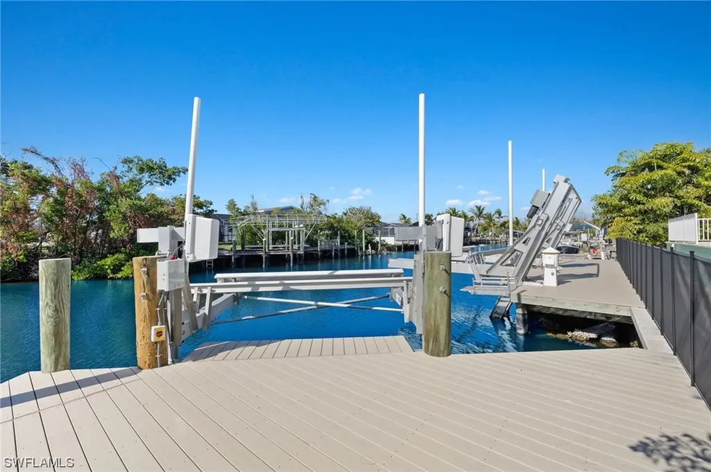 2437 Sapodilla Lane St. James City FL 33956