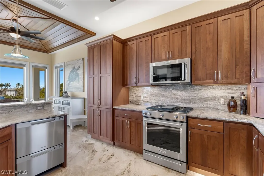 2437 Sapodilla Lane St. James City FL 33956