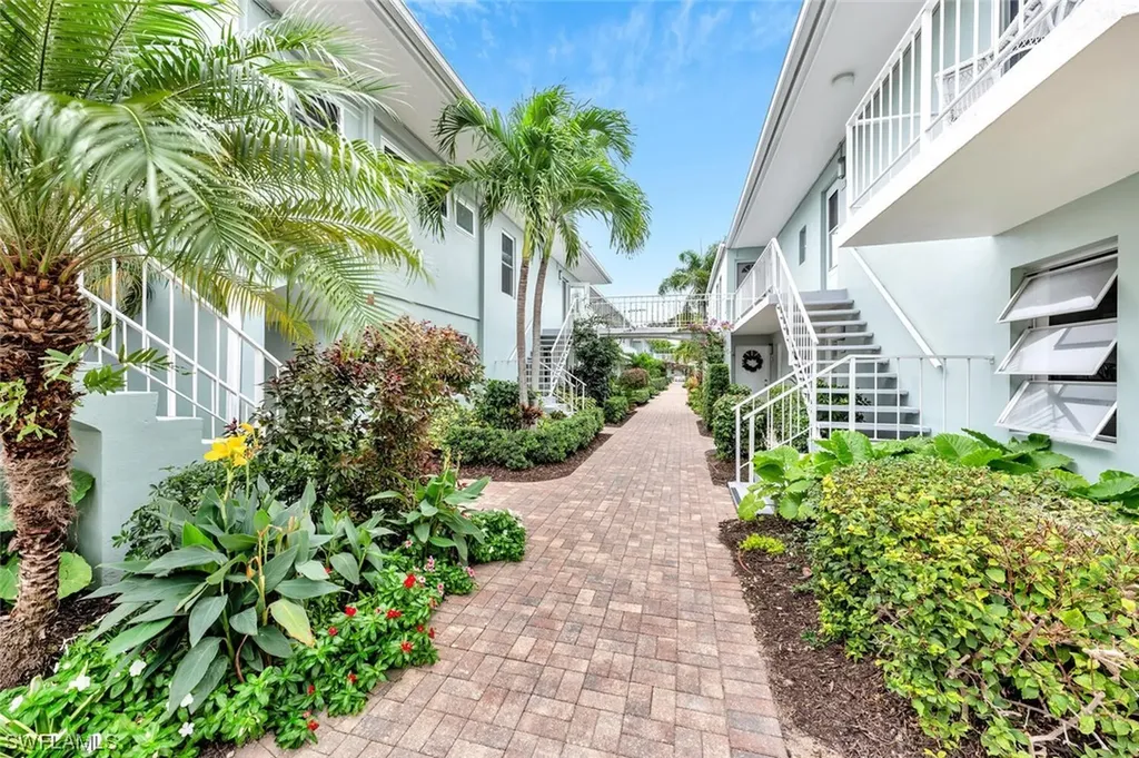 683 12th Avenue S Naples FL 34102