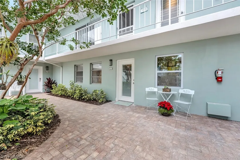 683 12th Avenue S Naples FL 34102