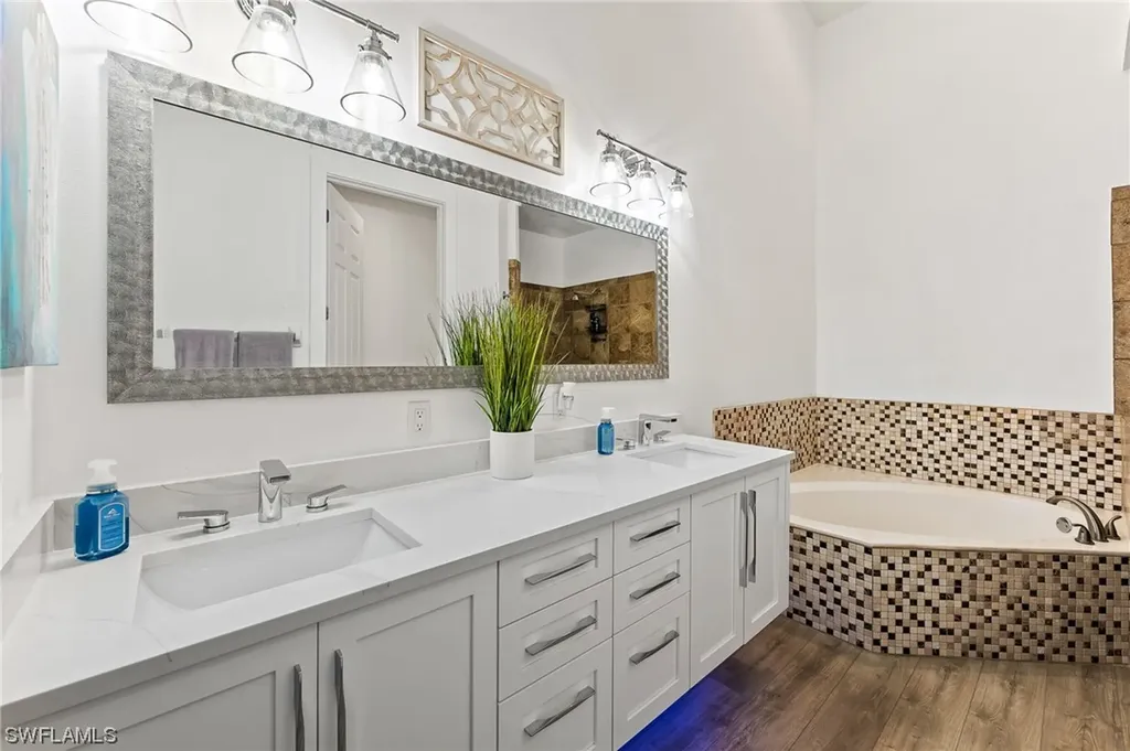 6825 Huntington Lakes Circle Naples FL 34119