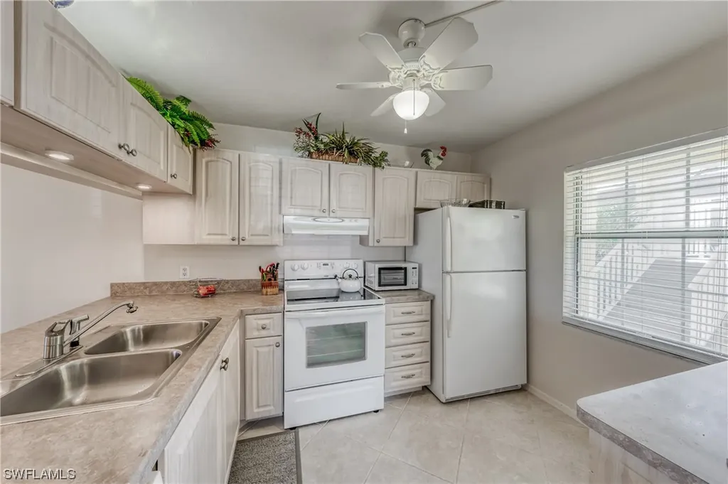 2640 Kings Lake Boulevard Naples FL 34112