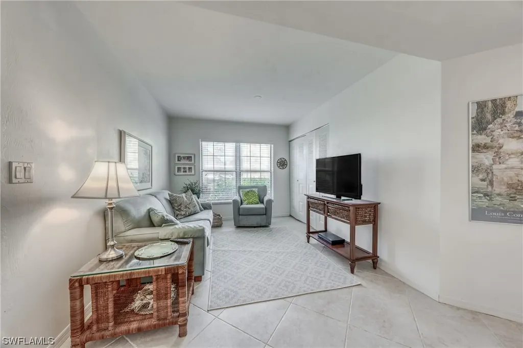 2640 Kings Lake Boulevard Naples FL 34112