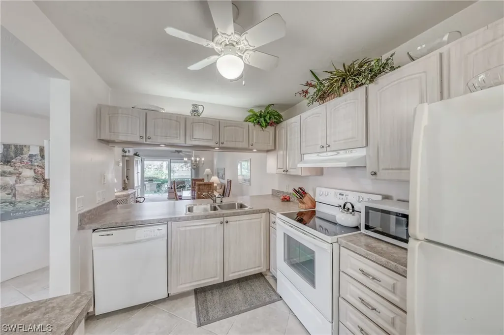2640 Kings Lake Boulevard Naples FL 34112