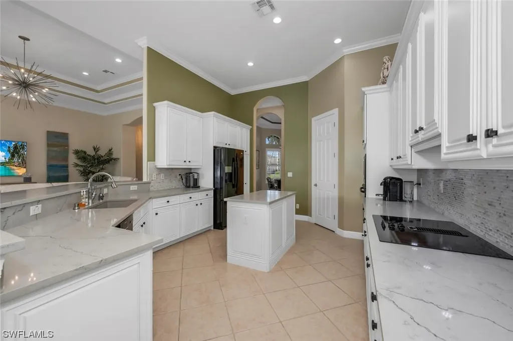 5059 Cerromar Drive Naples FL 34112