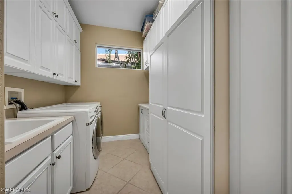 5059 Cerromar Drive Naples FL 34112