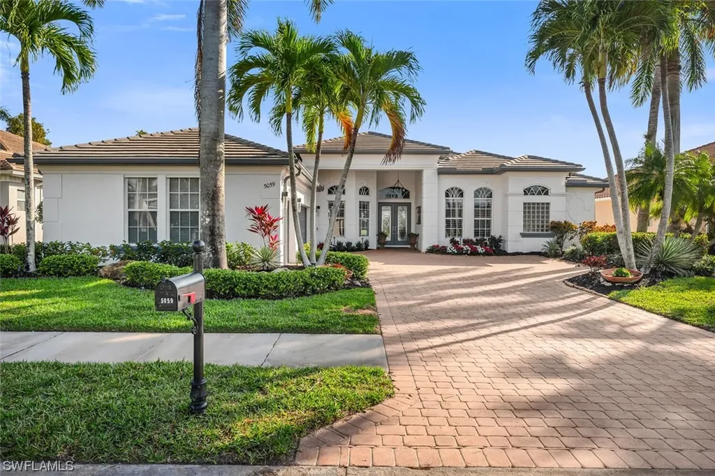 5059 Cerromar Drive Naples FL 34112