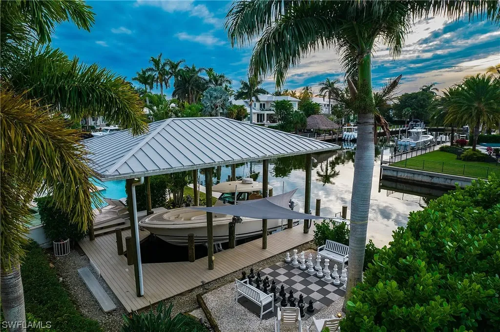 2290 Tarpon Road Naples FL 34102