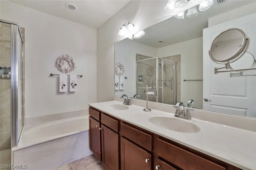 7762 Bristol Circle Naples FL 34120