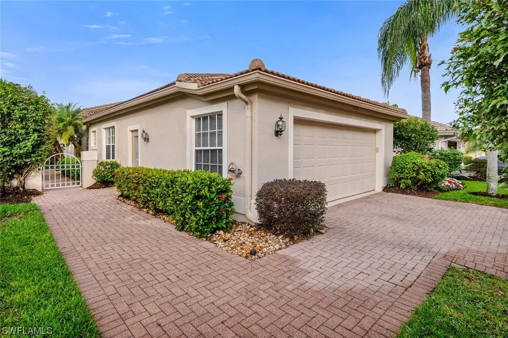 5751 Persimmon Way Naples FL 34110