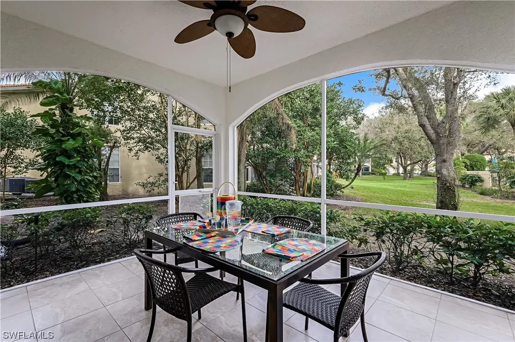 Naples FL, 96 Silver Oaks Circle, Unit 1101
