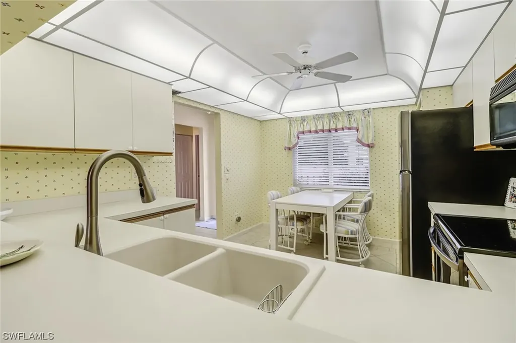6860 Dennis Circle Naples FL 34104