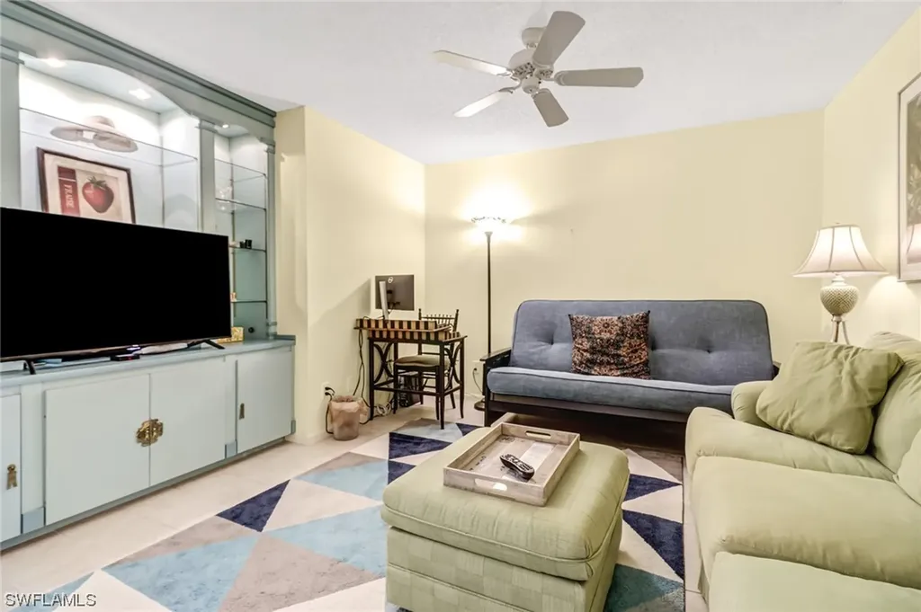 6860 Dennis Circle Naples FL 34104