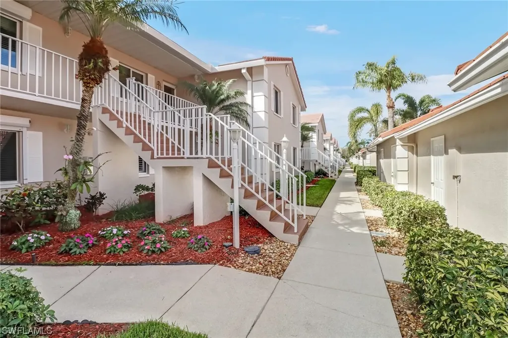 6860 Dennis Circle Naples FL 34104