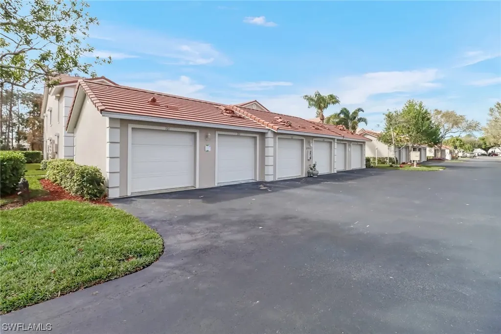 6860 Dennis Circle Naples FL 34104