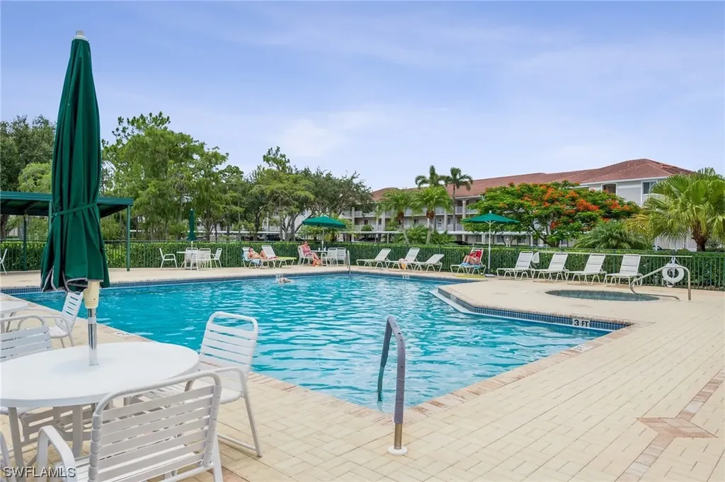 6860 Dennis Circle Naples FL 34104