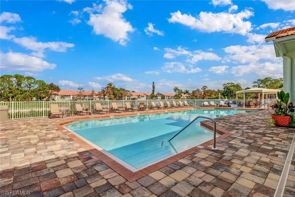6860 Dennis Circle Naples FL 34104
