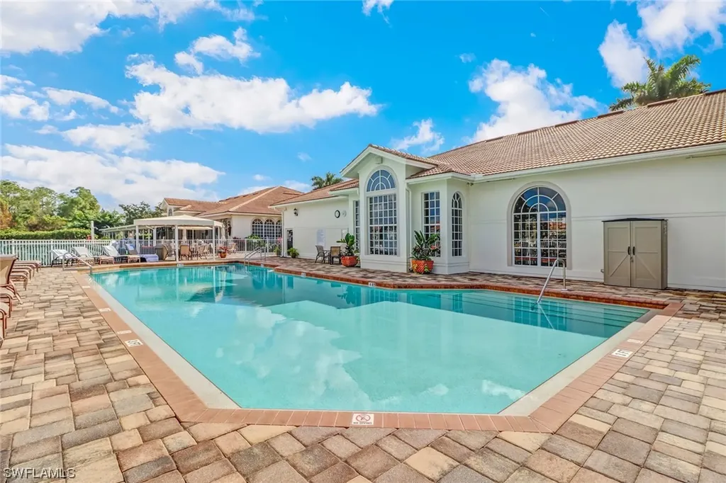 6860 Dennis Circle Naples FL 34104