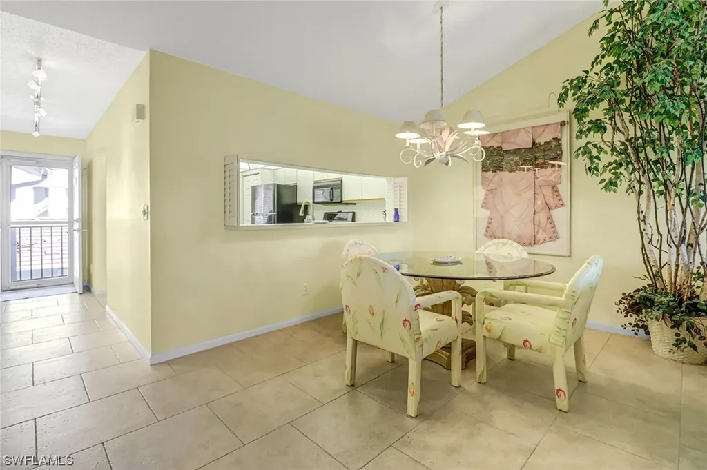 6860 Dennis Circle Naples FL 34104
