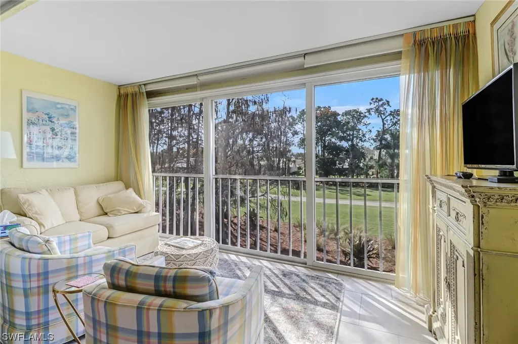 6860 Dennis Circle Naples FL 34104