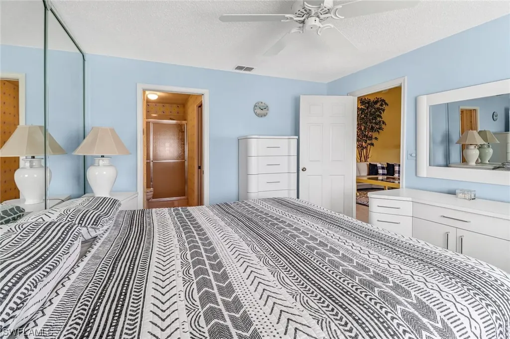 6860 Dennis Circle Naples FL 34104