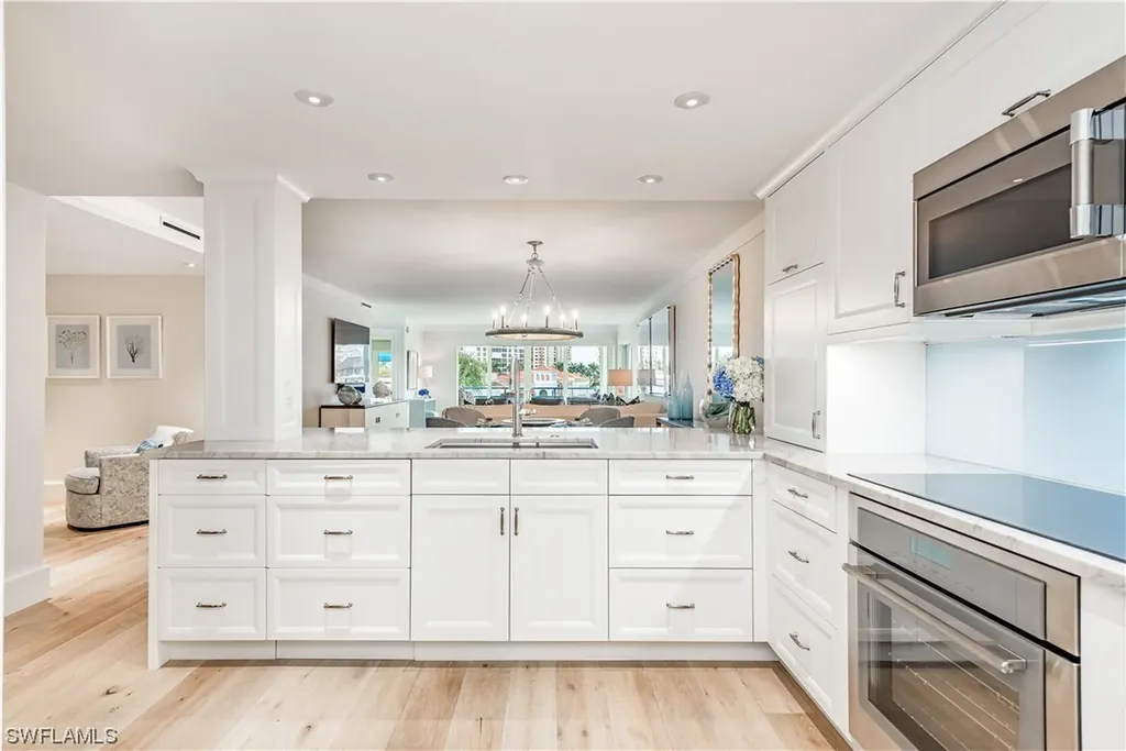205 Park Shore Drive Naples FL 34103