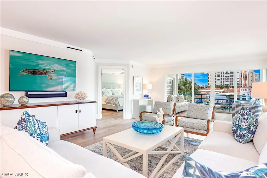 205 Park Shore Drive Naples FL 34103