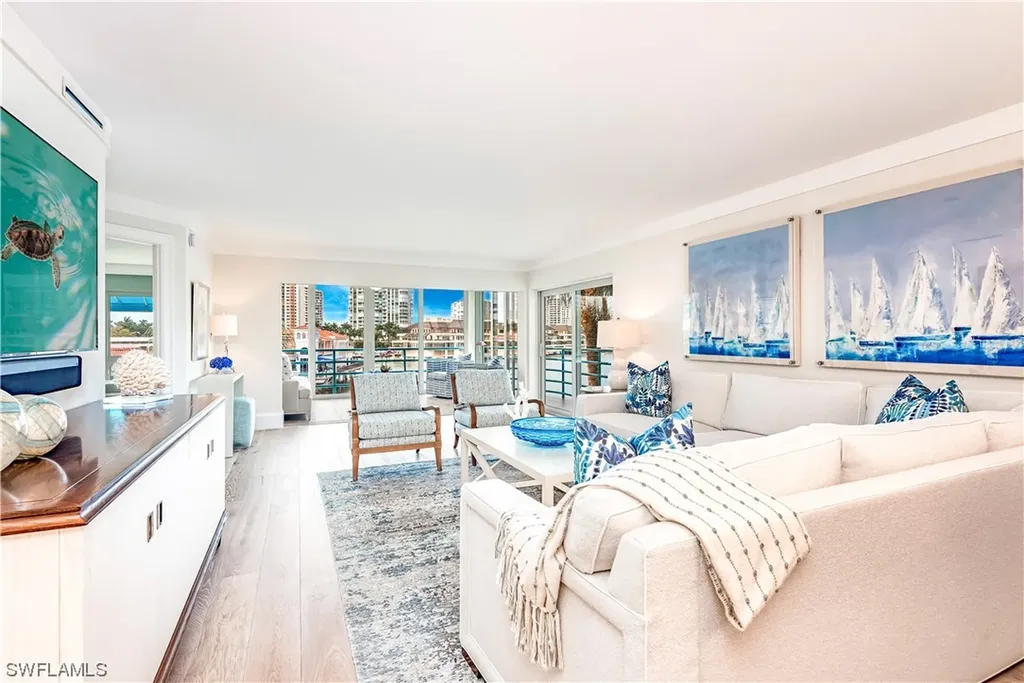 205 Park Shore Drive Naples FL 34103