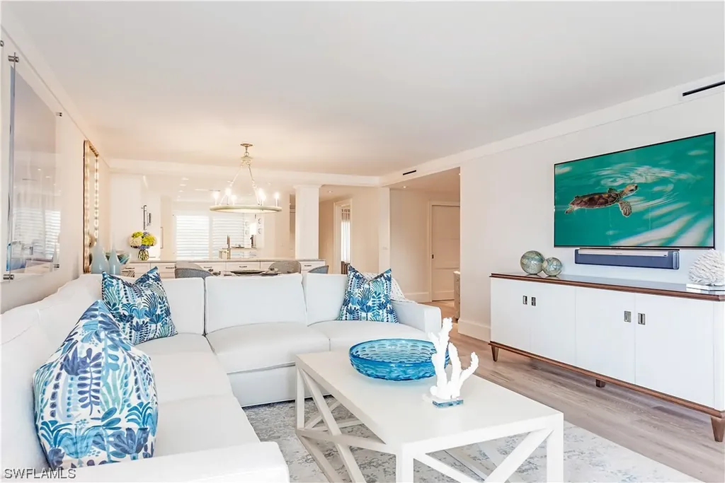 205 Park Shore Drive Naples FL 34103