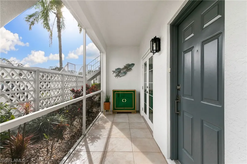 829 Tanbark Drive Naples FL 34108