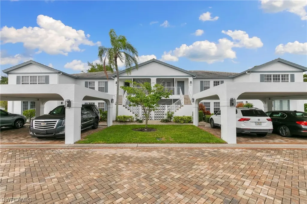 829 Tanbark Drive Naples FL 34108