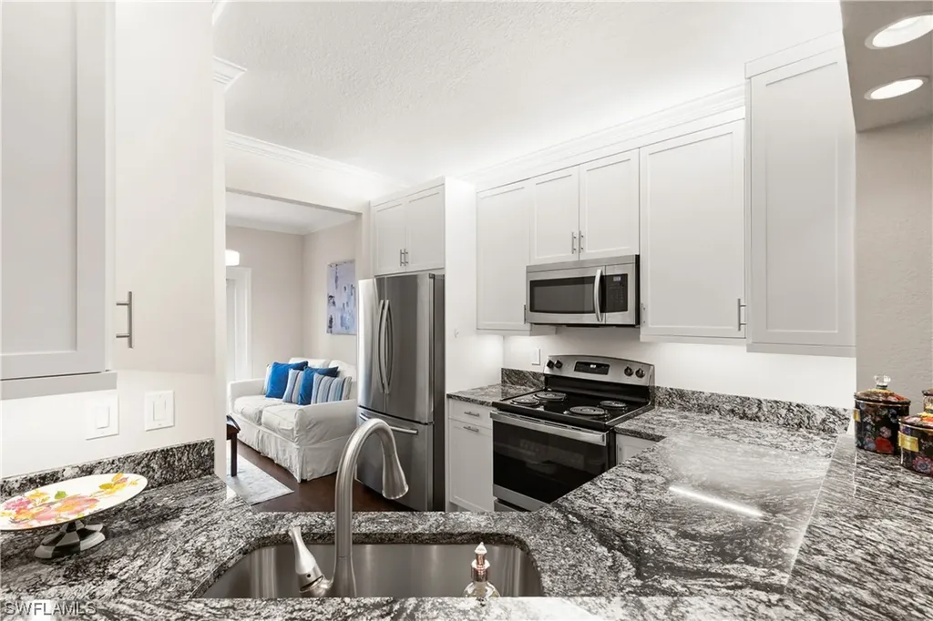 829 Tanbark Drive Naples FL 34108