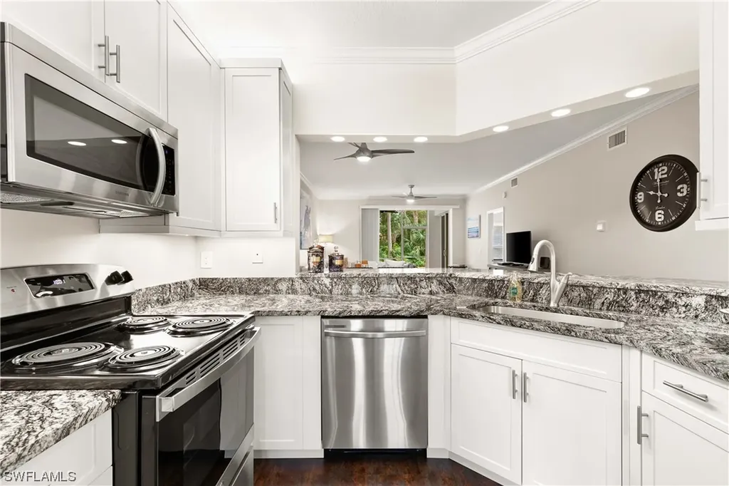 829 Tanbark Drive Naples FL 34108