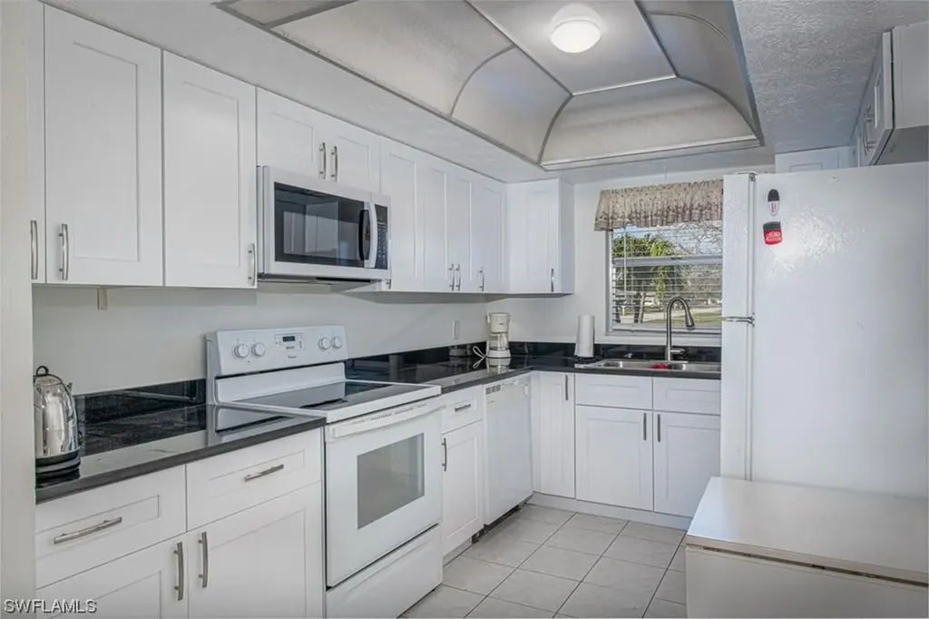 834 SE 46th Street Cape Coral FL 33904