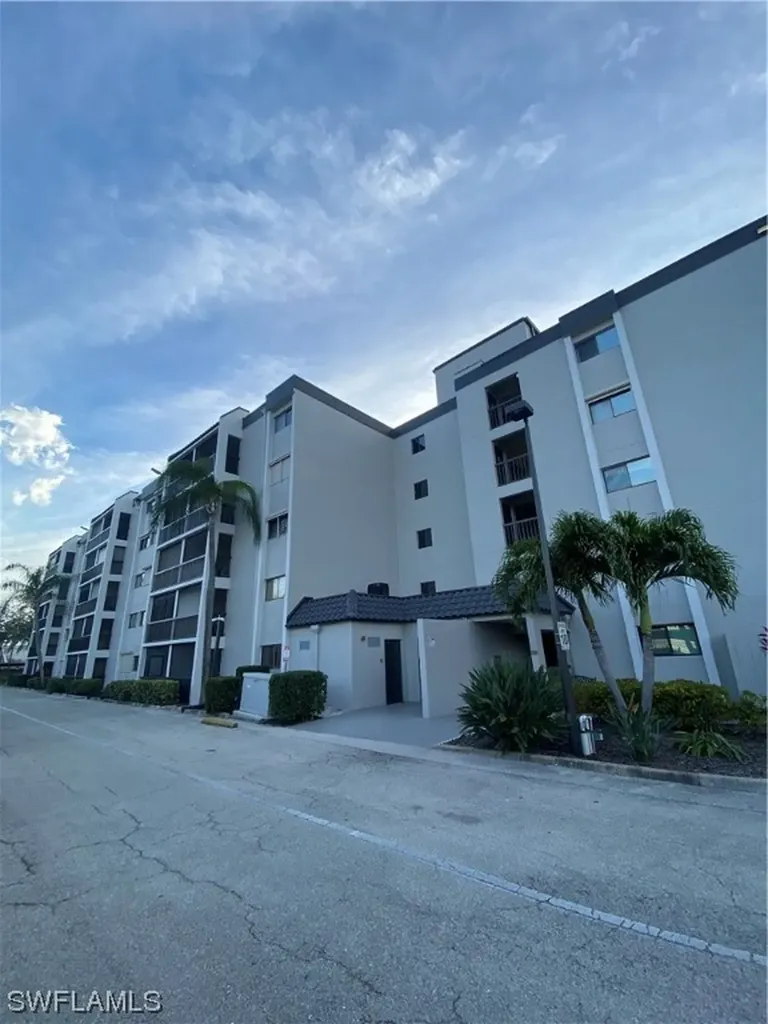 2121 Collier Avenue Fort Myers FL 33901