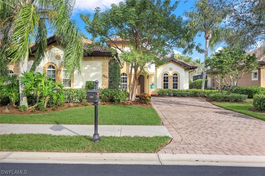 7688 Cottesmore Drive Naples FL 34113